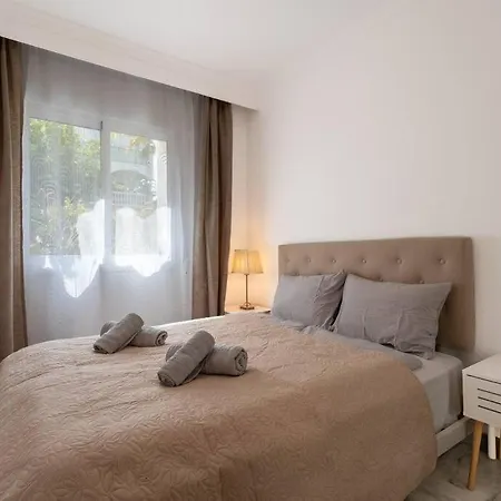 Luxury 3br Puerto Banus, Pool, Garden, Walk To Marina & Marbella