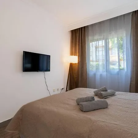 Luxury 3br Puerto Banus, Pool, Garden, Walk To Marina & Apartment *