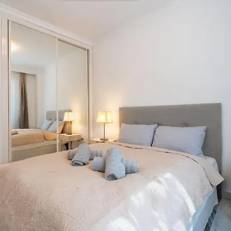 Apartment Luxury 3br Puerto Banus, Pool, Garden, Walk To Marina &