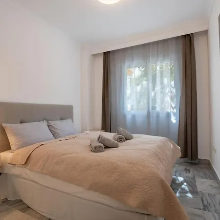 Luxury 3br Puerto Banus, Pool, Garden, Walk To Marina & Apartment *