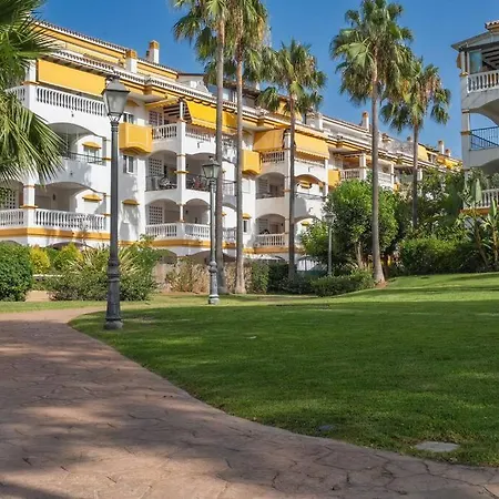 Luxury 3br Puerto Banus, Pool, Garden, Walk To Marina &