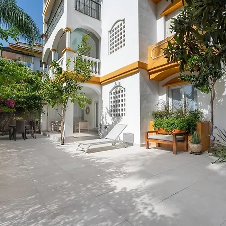 Apartment Luxury 3br Puerto Banus, Pool, Garden, Walk To Marina & *