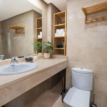 Apartment Luxury 3br Puerto Banus, Pool, Garden, Walk To Marina & Marbella