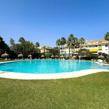 Luxury 3br Puerto Banus, Pool, Garden, Walk To Marina & Marbella
