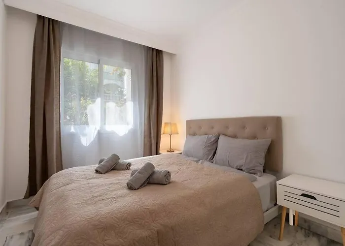Luxury 3br Puerto Banus, Pool, Garden, Walk To Marina & Marbella
