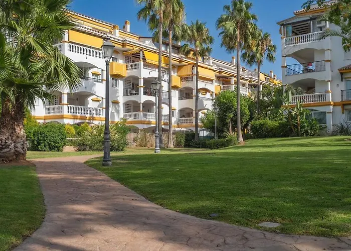 Luxury 3br Puerto Banus, Pool, Garden, Walk To Marina &