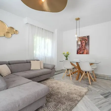 Apartment Luxury 3br Puerto Banus, Pool, Garden, Walk To Marina &