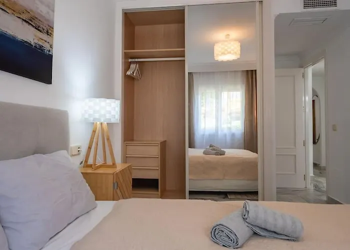 Luxury 3br Puerto Banus, Pool, Garden, Walk To Marina & *