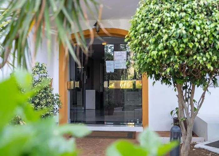 Luxury 3br Puerto Banus, Pool, Garden, Walk To Marina & Daire *